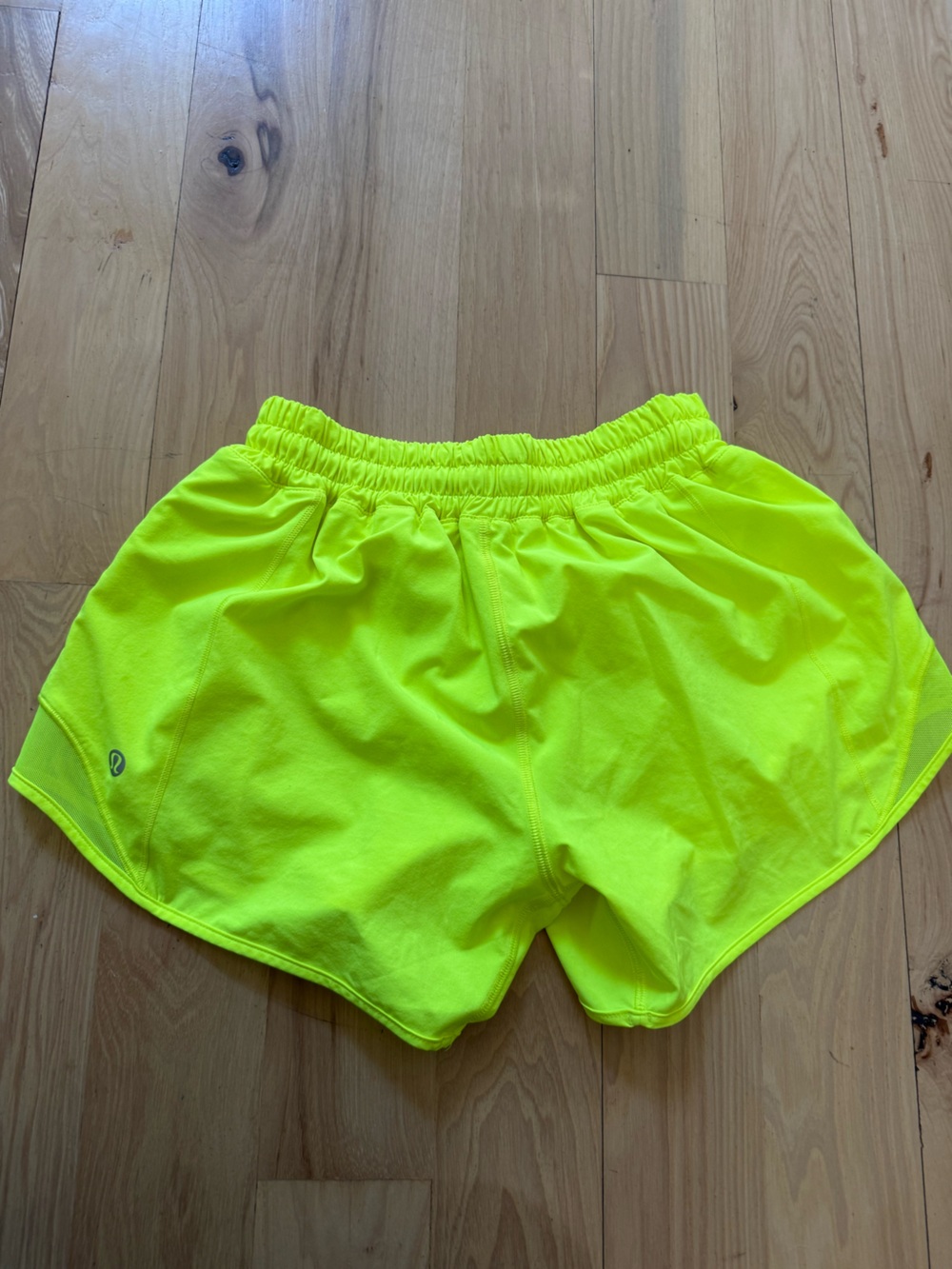 Lululemon Hotty Hot Short II *Long 4" Highlight Yellow size 4